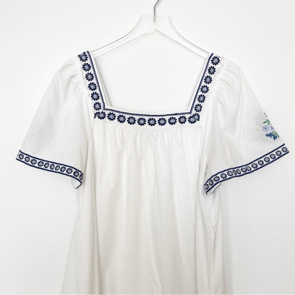 Draper James Embroidered White dress with blue floral Pattern Size Medium - Picture 4 of 14